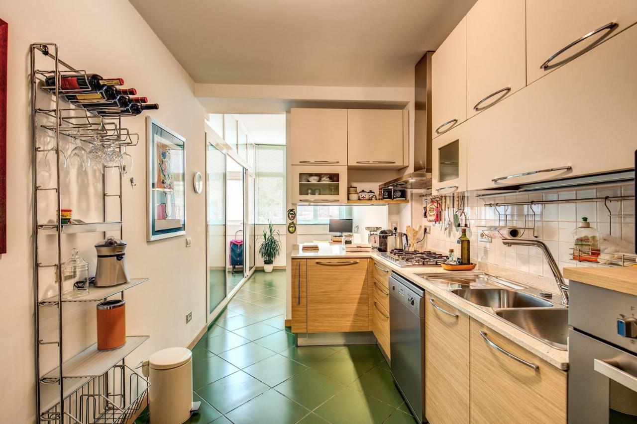 Terrazza Piccolomini: Elegant Apartment Stunning View Over Rome/St Peter'S Dome Bagian luar foto