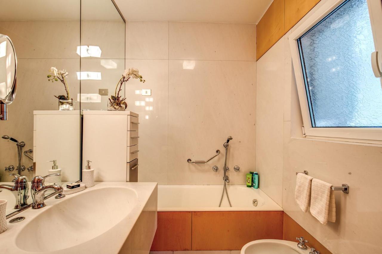 Terrazza Piccolomini: Elegant Apartment Stunning View Over Rome/St Peter'S Dome Bagian luar foto