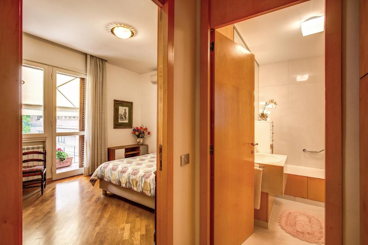 Terrazza Piccolomini: Elegant Apartment Stunning View Over Rome/St Peter'S Dome Bagian luar foto