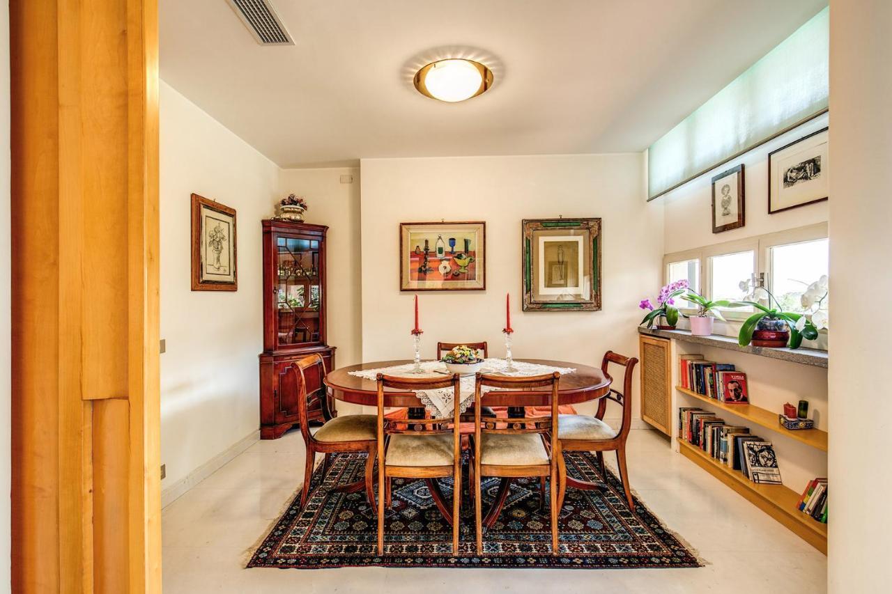 Terrazza Piccolomini: Elegant Apartment Stunning View Over Rome/St Peter'S Dome Bagian luar foto