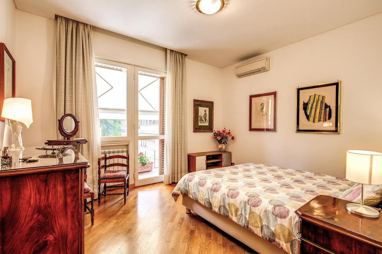 Terrazza Piccolomini: Elegant Apartment Stunning View Over Rome/St Peter'S Dome Bagian luar foto