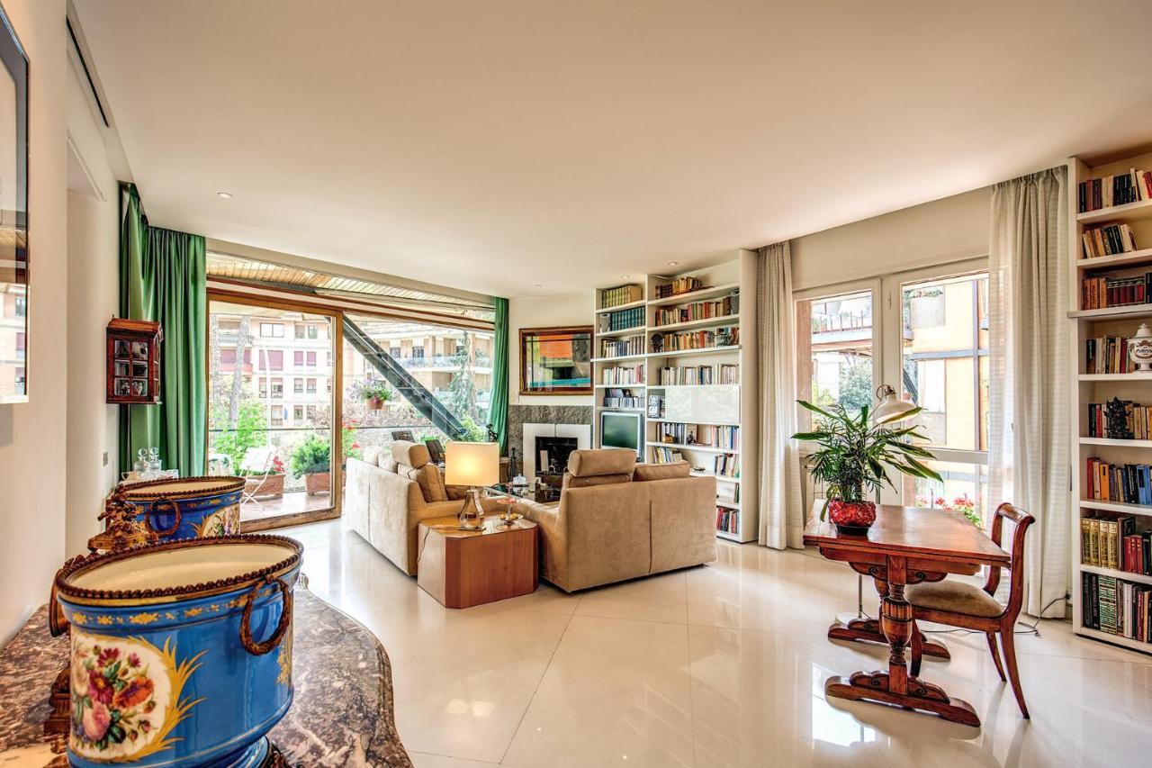 Terrazza Piccolomini: Elegant Apartment Stunning View Over Rome/St Peter'S Dome Bagian luar foto