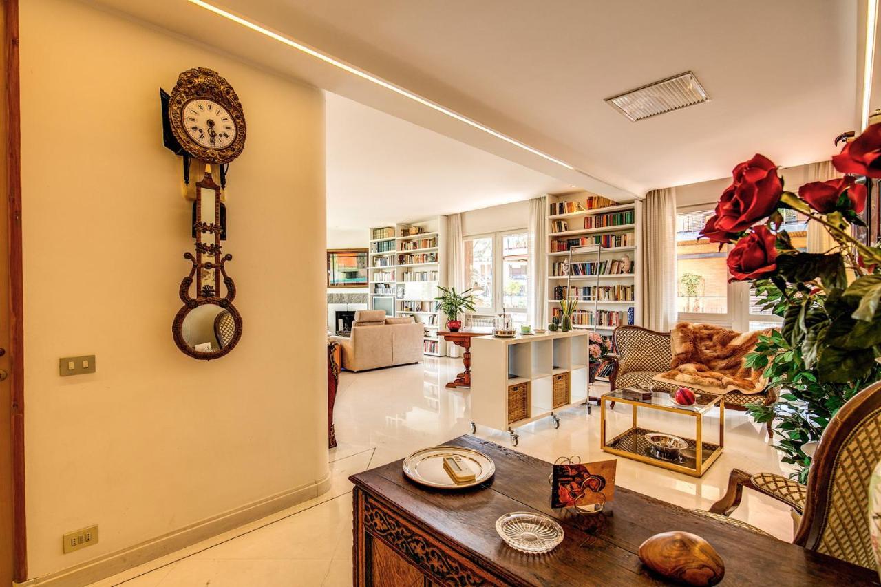 Terrazza Piccolomini: Elegant Apartment Stunning View Over Rome/St Peter'S Dome Bagian luar foto