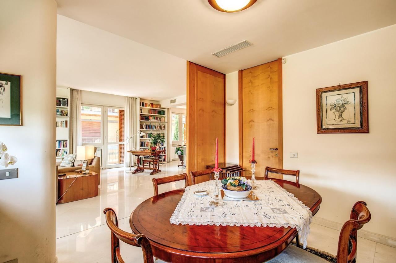 Terrazza Piccolomini: Elegant Apartment Stunning View Over Rome/St Peter'S Dome Bagian luar foto