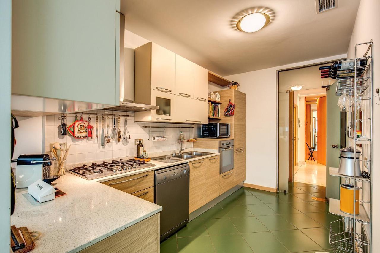 Terrazza Piccolomini: Elegant Apartment Stunning View Over Rome/St Peter'S Dome Bagian luar foto