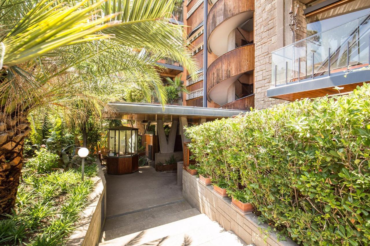 Terrazza Piccolomini: Elegant Apartment Stunning View Over Rome/St Peter'S Dome Bagian luar foto