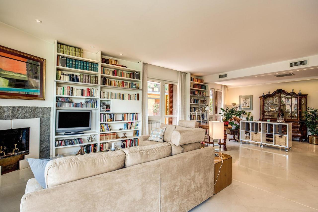 Terrazza Piccolomini: Elegant Apartment Stunning View Over Rome/St Peter'S Dome Bagian luar foto