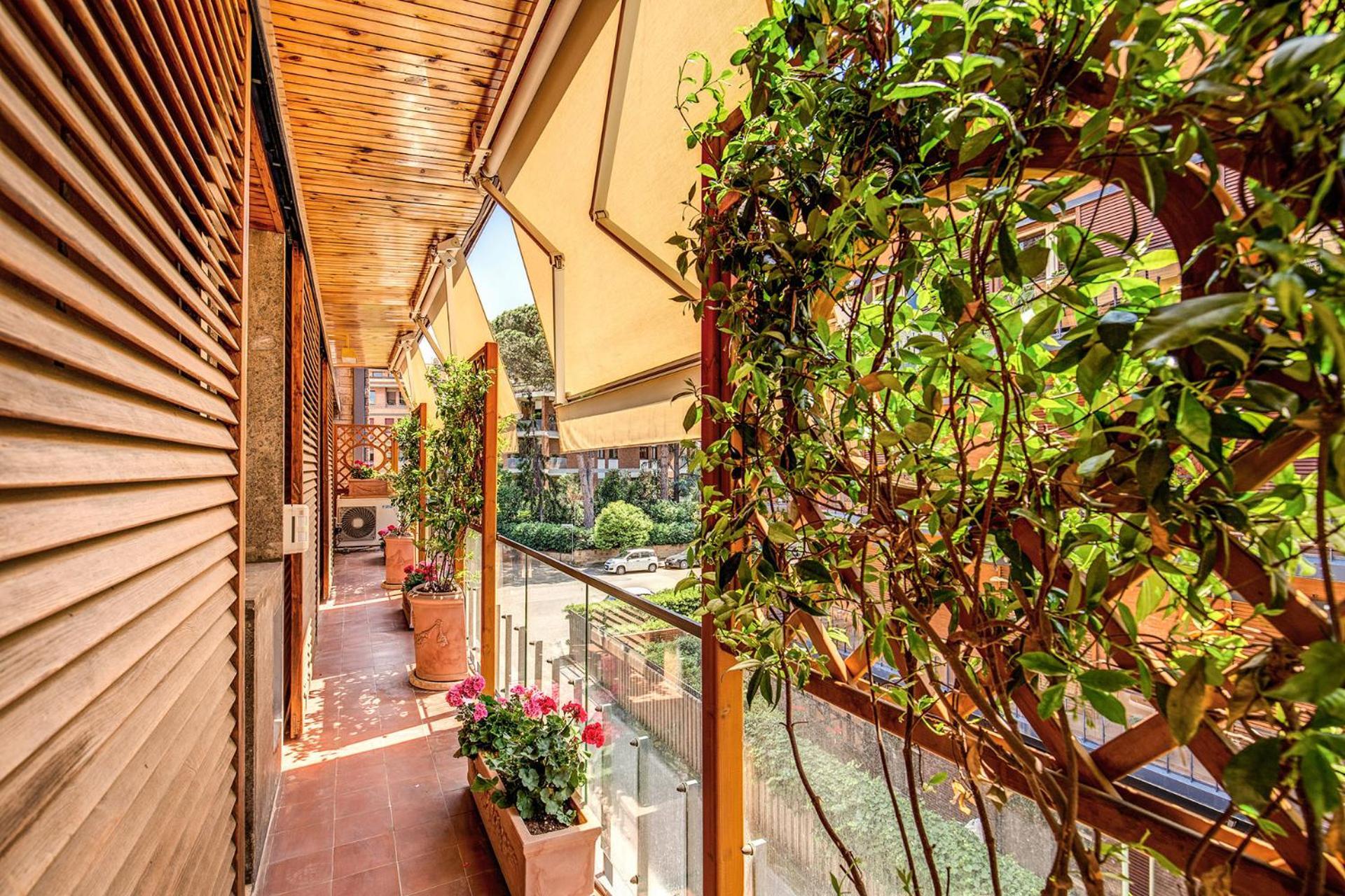 Terrazza Piccolomini: Elegant Apartment Stunning View Over Rome/St Peter'S Dome Bagian luar foto